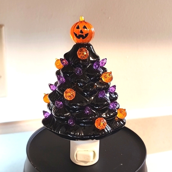 Night Light Tree with pumpkin and lights New no tags - Picture 3 of 5